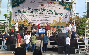 Mengukir Cinta di Bulan Ramadan, PWI Karawang Santuni Ratusan Anak Yatim