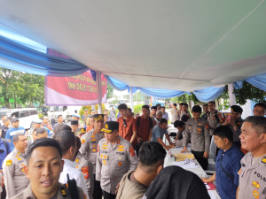 Implementasikan Kebijakan Presiden dan Kapolri ,Polda Jabar Gelar Pasar Murah Sembako di Karawang