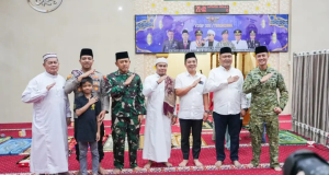 Bupati Aep Bershalawat Bersama Forkopimda di Mesjid Al Badar Yonif PR 305/Tengkorak