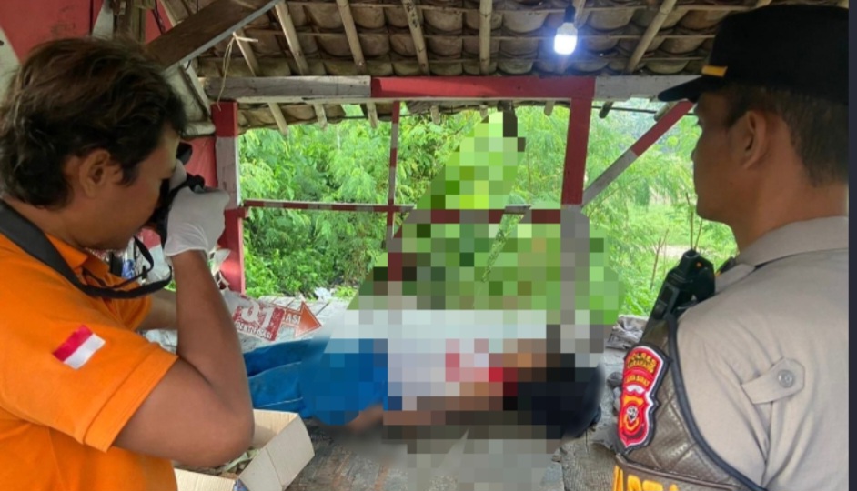 Wanita Tanpa Identitas Ditemukan Tak Bernyawa di Pos Ronda Bunut Karawang Kulon