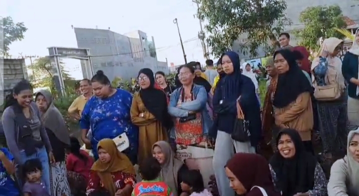 Warga Karangsinom Teluk Jambe Timur Tagih Janji Relokasi Gubernur Jabar KDM