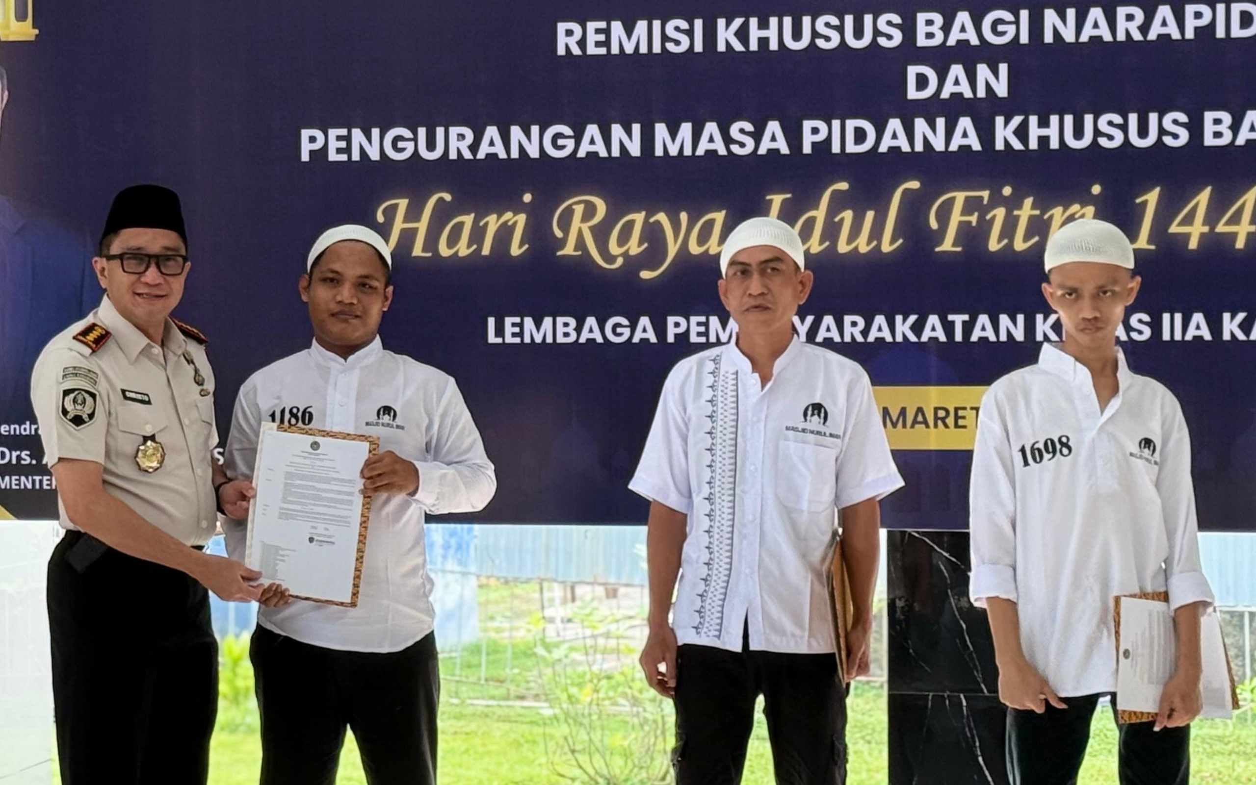 Berkah Idulfitri 1447 H Tiga  Warga Binaan Lapas Karawang Dapat Remisi Bebas, 855 Lainnya Pengurangan Hukuman