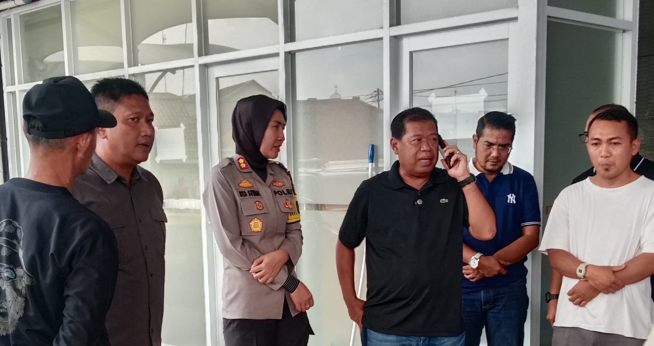 Wakil Ketua DPRD Karawang Sambangi Warga Rengasdengklok Korban Kecelakaan di Majalengka