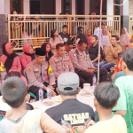 Kapolres Karawang Kunjungi  Warga Rengasdengklok Keluarga Korban Laka Maut di Majalengka