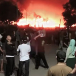Pabrik Sandal di Pasar Kemis Terbakar, Api Belum Berhasil dipadamkan