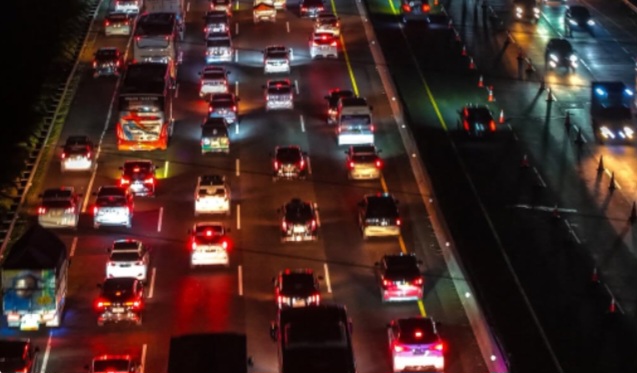 Kendaraan Arus Mudik Padat Pemudik Beralih Ke Jalur Pantura