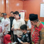 Bupati Aep Santuni 700 Yatim dan Jompo di Kampung Halaman Desa Anggadita Klari