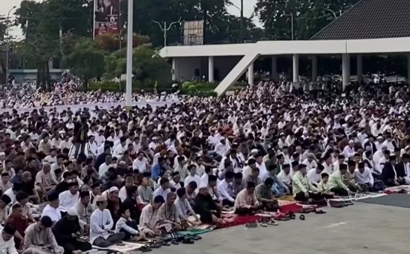 Momen Salat Idul Fitri 1447 H, Bupati Aep Ajak Masyarakat Bersama Membangun Karawang Maju