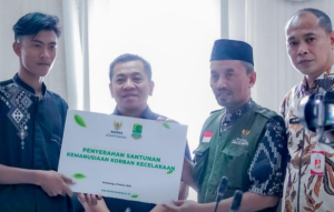 Bupati Aep Serahkan Bantuan kepada  Korban Meninggal dan Belasan Korban Luka Tragedi Majalengka di Pemkab Karawang