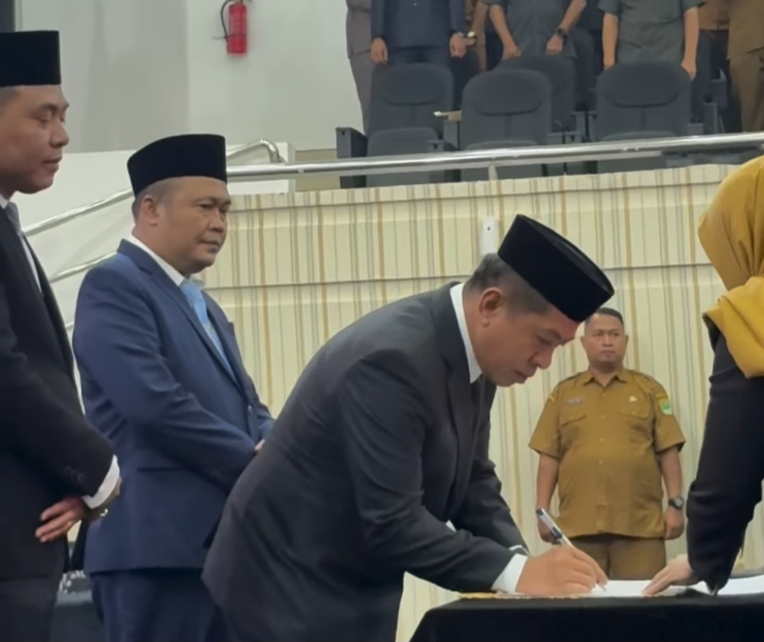 DPRD Karawang Gelar Paripurna Tiga Pansus dan LKPJ 2025