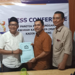 Rafiudin Resmi Serahkan Berkas Pendaftaran Calon Ketua Kadin Karawang