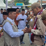 Bupati Aep Lepas 443 Jemaah Haji Kloter JKS 04 Karawang Semuanya Dalam Kondisi Sehat.