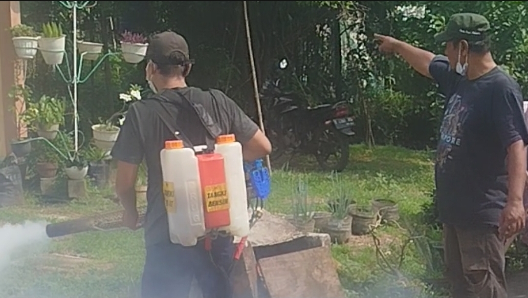 Upaya Nyata Cegah DBD: RT 33 Perumahan Bintang Alam lakukan kegiatan Foging