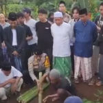 Tuan Rumah Hajat Korban Pengeroyokan Preman Dimakamkan di TPU Depok Purwakarta
