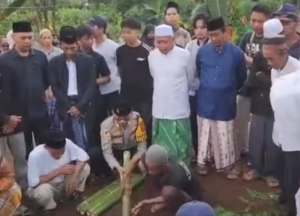 Tuan Rumah Hajat Korban Pengeroyokan Preman Dimakamkan di TPU Depok Purwakarta