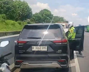 Polres Karawang Amankan Mobil Penabrak Usai Hantam Kendaraan  di Jalan Tuparev