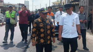 Bupati Aep Tinjau Pembangunan Ruas Jalan Johar-Surotokunto Pastikan Pekerjaan Berkualitas