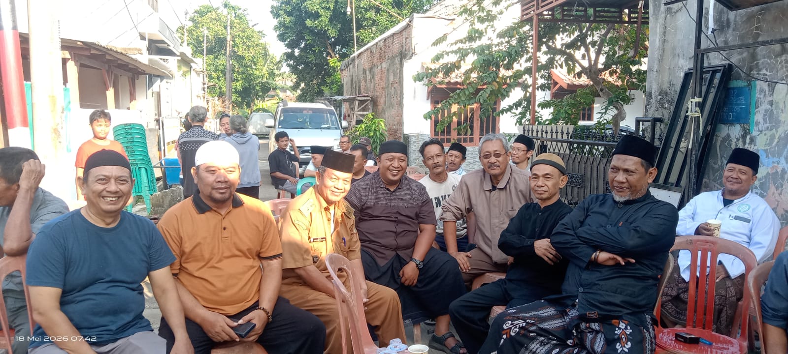 Dua Hari Berturut-turut Warga Berduka, Kades Telukjambe Uji Tunjukkan Kepedulian Tanpa Henti