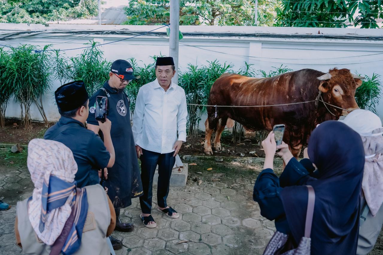 Pemkab Karawang Salurkan Sapi Kurban Presiden 1,2 Ton dan 25 Ekor Sapi ASN Berbagi