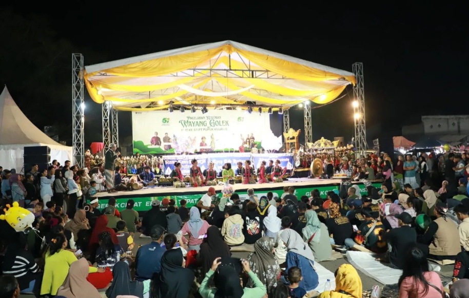 Warga Antusias HUT Ke 51 Pupuk Kujang Gelar Wayang Golek