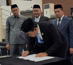 DPRD Karawang Gelar Paripurna Pembentukan Pansus Penguatan Ekonomi Lokal dan Pertanggung Jawaban APBD 2025