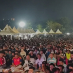 Ribuan Warga Tumplek Gairahkan UMKM Sekaligus  Nobar Piala Dunia Dilapangan Karangpawitan