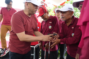 Rayakan HUT Kemerdekaan  RI  Ke 81 Kejari Karawang Gelar Bakti Sosial