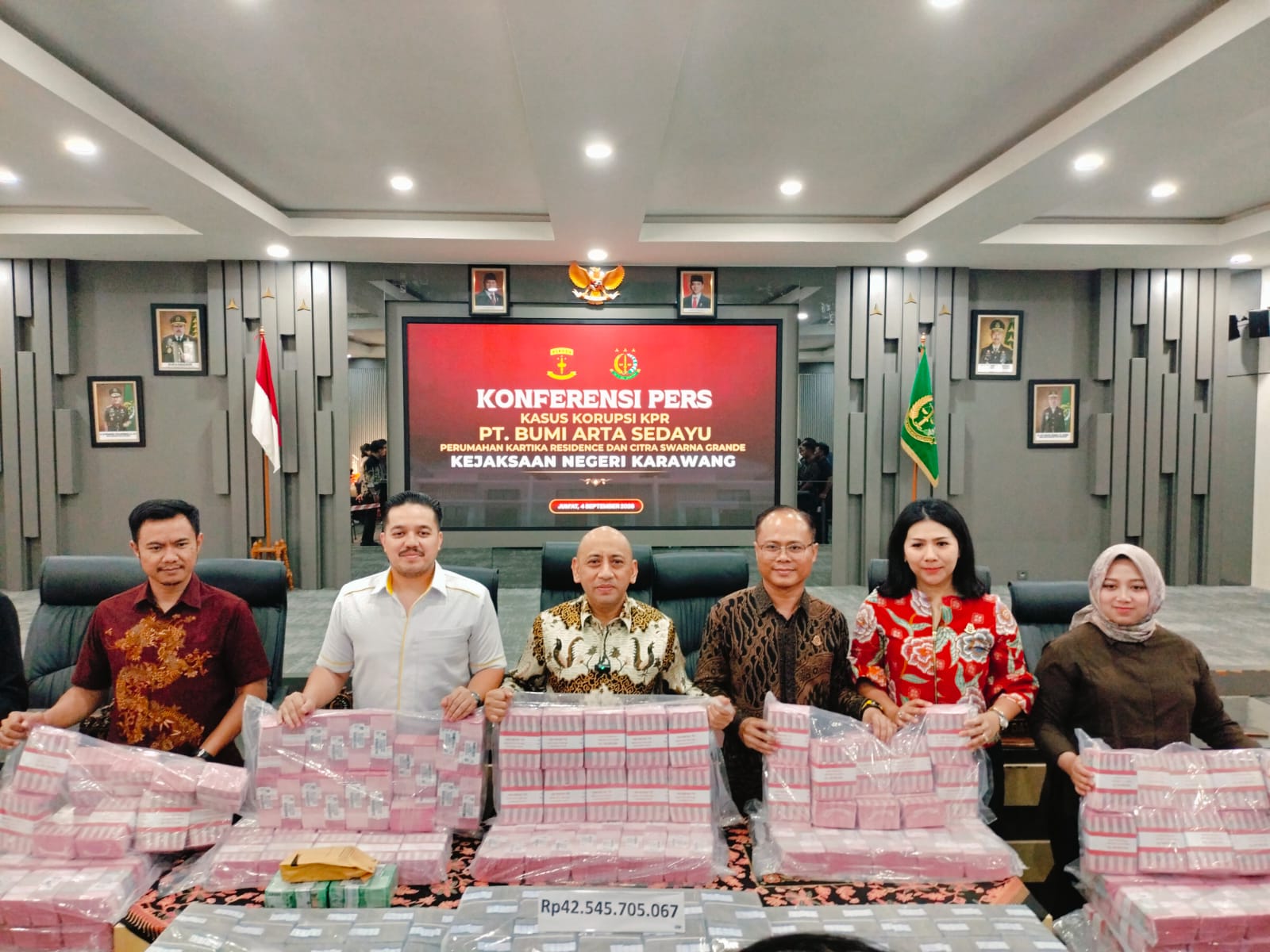Kejari Karawang Tetapkan 4 Tersangka dan Sita Uang Korupsi PT BAS Sebesar Rp 42 454.705.067 Miliar