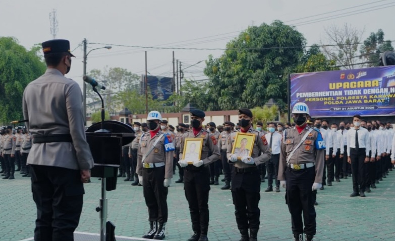 Langgar Disiplin , Dua Anggota Polresta Karawang Diberhentikan Tidak Hormat