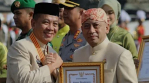 Konsisten Kawal Pembangunan Taat Hukum Kejari Dapat Penghargaan Bupati Karawang